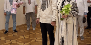 «По-людськи… до сліз»: мера запросили на весілля — Новости Черкасс