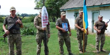 Прощання на Полтавщині з полеглим біля Костянтинівки воїном