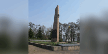 Радянський барельєф знесли на Полтавщині – ПОЛТАВА СЬОГОДНІ