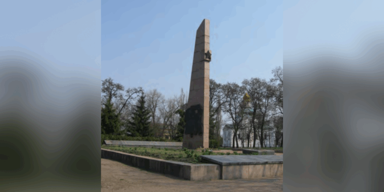 Радянський барельєф знесли на Полтавщині – ПОЛТАВА СЬОГОДНІ