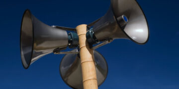 Що робити, коли чутно сигнал сирени та сповіщення про необхідність йти в укриття