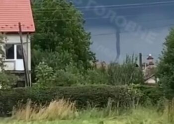 Смерч у Львівській області: очевидці зафіксували рідкісне явище посеред дня
