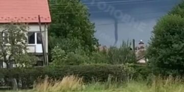 Смерч у Львівській області: очевидці зафіксували рідкісне явище посеред дня