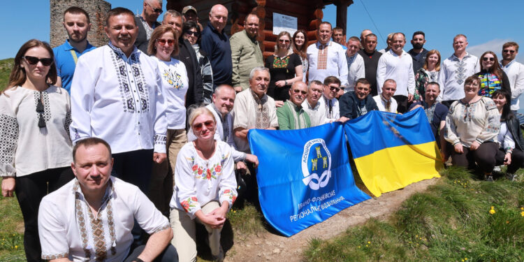 Стратегічна сесія на Піп Івані: керівники громад Прикарпаття обговорили розвиток та виклики (ФОТО)