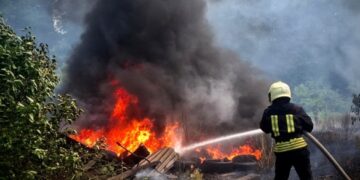 У Черкаському районі вогонь із сухостою пошкодив три господарчі споруди