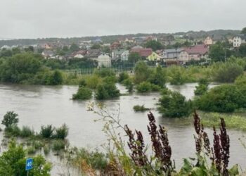У Львові триває підтоплення: вода сягає до трьох метрів