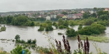 У Львові триває підтоплення: вода сягає до трьох метрів