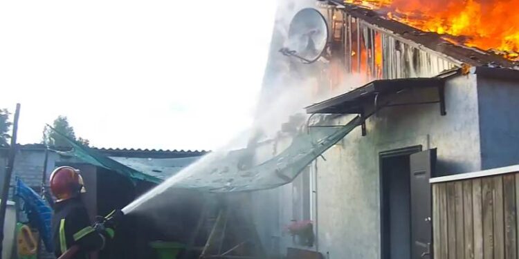 У Полонному палав житловий будинок (відео) —Хмельнитчина