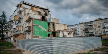 У Полтаві замовляють ремонт покрівель будинків на вулиці Баленка, які пошкодила ракета