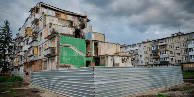 У Полтаві замовляють ремонт покрівель будинків на вулиці Баленка, які пошкодила ракета