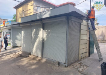 У Запоріжжі комунальники демонтували незаконну споруду в районі Соцміста – власника попередили, але кіоск так і не прибрали | Новости Запорожья
