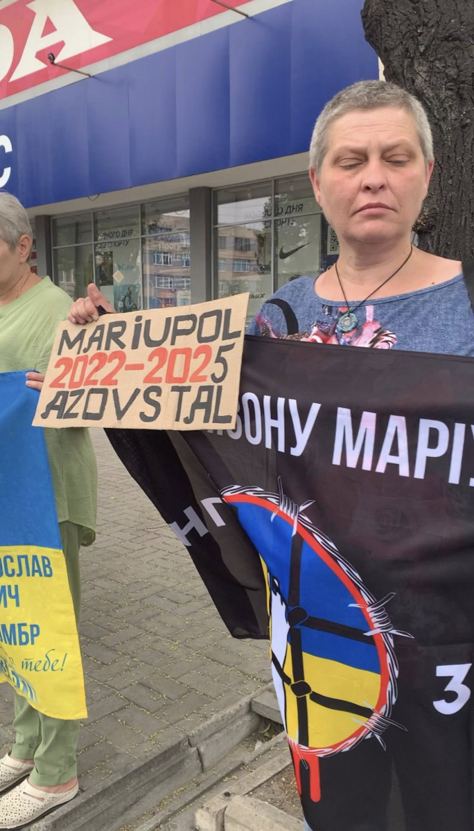 «Тільки разом ми сила» - у Запоріжжі до акції на підтримку військовополонених долучився звільнений захисник (фото)