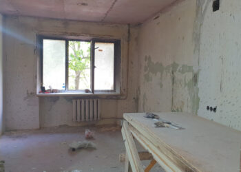 У Запоріжжі ремонтують гуртожиток переселенців після пожежі – пошкоджені кімнати та інші почали відновлювати | Новости Запорожья