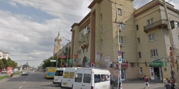 У Запоріжжі вандали незаконно перефарбували частину будівлі пам’ятки архітектури – будинок-вставку Лаврова покрили жовтою фарбою | Новости Запорожья