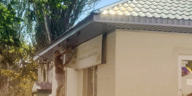 У Запоріжжі вивіски російською мовою зникають з вулиць – з сотень конструкцій залишилось 15 | Новости Запорожья