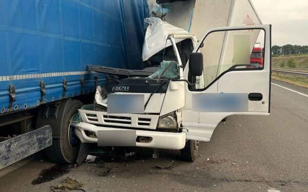 Водій Isuzu здійснив наїзд на вантажний автомобіль DAF — Новости Черкасс