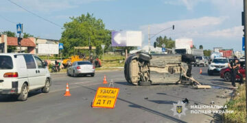 Зіткнення двох BMW в Івано-Франківську: через порушення правил один з водіїв опинився в лікарні (ФОТО)