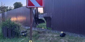 З’їхала в кювет і протаранила паркан: на Львівщині 15-річна мотоциклістка ледь не вбила себе та однолітка