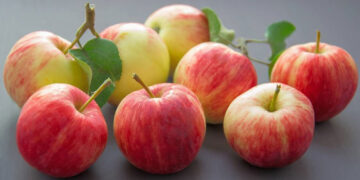 В Україні продовжують стрімко дешевшати яблука – ЭКОНОМИКА