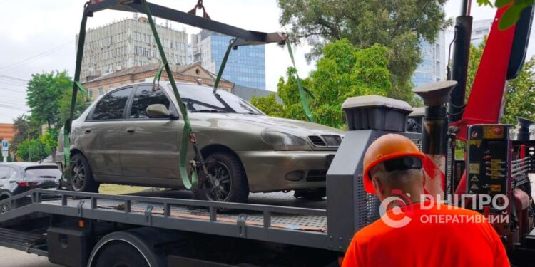 Авто без номерів переміщують на спеціальні майданчики – інформація для власників |  |