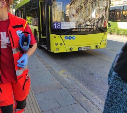 Через різке гальмування маршрутки у Львові травмувалися дві пасажирки