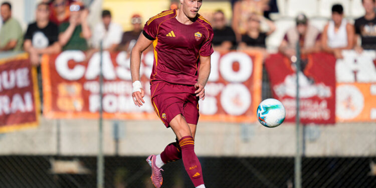 Довбик приобщился к победе «Ромы» над «Лансом» в товарищеском матче