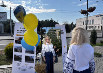 Флешмоб Дзеркало Незалежності у Запоріжжі, фото – як пройшло святкування на бульварі Шевченка | Новости Запорожья