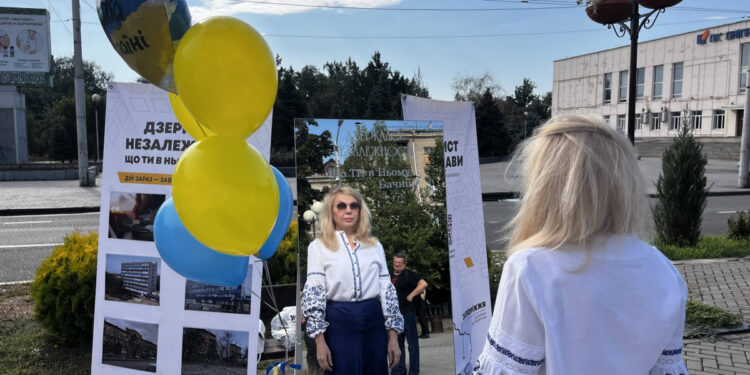 Флешмоб Дзеркало Незалежності у Запоріжжі, фото – як пройшло святкування на бульварі Шевченка | Новости Запорожья