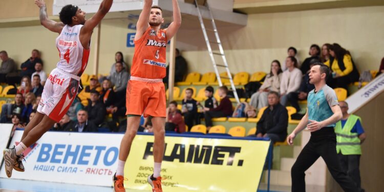 Кирило Марченко залишається в Черкаських Мавпах – Федерація баскетболу України