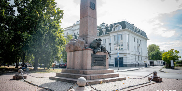 Коли погодять нову табличку на пам’ятник Келіну в Полтаві?