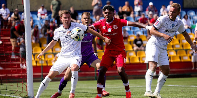 «Кривбас» витримав атаки «Металіста 1925» і виборов перемогу завдяки діям Мендоси