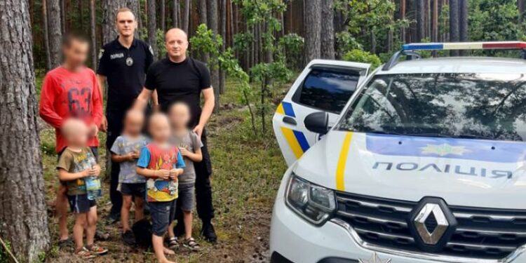 Майже добу розшукували тата з чотирма дітьми: переселенці заблукали в лісі —Хмельнитчина