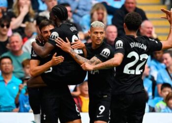 «Манчестер Сити» неудачно стартовал в домашнем матче нового сезона АПЛ, проиграв «Тоттенхэму»