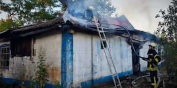 На Черкащині діти гралися сірниками та підпалили будинок