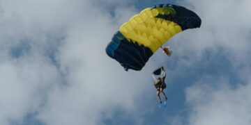 На Черкащині рятувальники тренувалися десантуватися з гелікоптерів, евакуювати постраждалих та гасити пожежі з повітря (ФОТО)