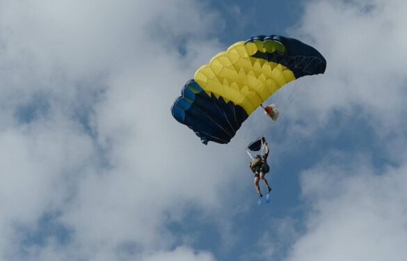 На Черкащині рятувальники тренувалися десантуватися з гелікоптерів, евакуювати постраждалих та гасити пожежі з повітря (ФОТО)