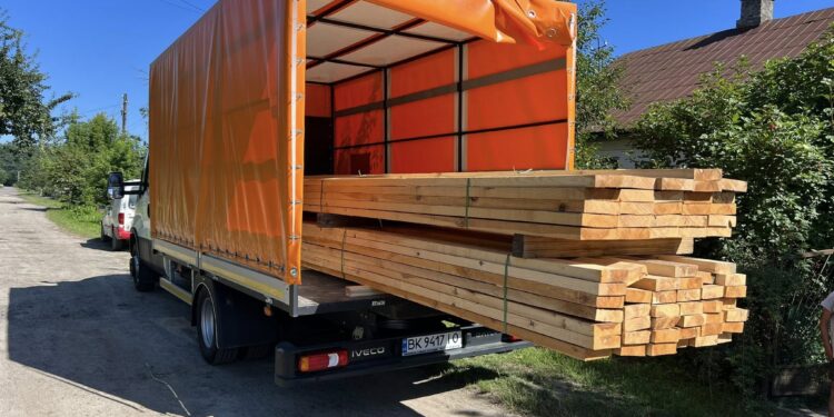 На Костопільщині батько-одинак дев’яти дітей отримав допомогу для добудови житла