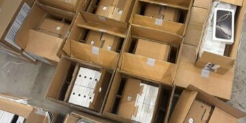 На Львівщині виявили контрабанду мобільних телефонів, електронних сигарет і парфумів на 30 млн грн