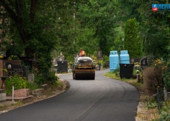 На одному з міських кладовищ у Черкасах розпочали ремонт доріжок — Новости Черкасс