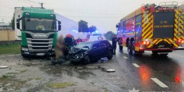 На Смілянщині водій в’їхав у припарковану вантажівку: постраждали троє людей 