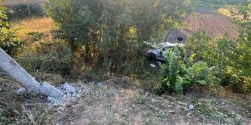 На Звенигородщині п’яний водій в’їхав у електроопору: один чоловік загинув та ще один госпіталізований (ФОТО)