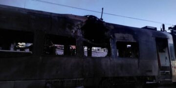 Наслідки нічної атаки на Хмельниччину: пошкоджені будинки, зміни у маршруті поїздів —Хмельнитчина