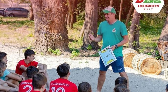 Некоректна та підла поведінка, – Локомотив звинувачує тренера академії, який переходить до Шахтаря