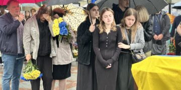 Рівне провело в останню земну дорогу 25-річного воїна Юрія Шевчука: загинув на Сумщині (ВІДЕО)