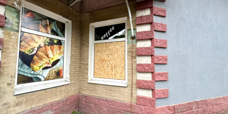 Рівнянин обікрав супермаркет: виніс цигарки та алкоголь