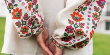 Шепетівчанка продавала вишиванку, але забула про обачність —Хмельнитчина