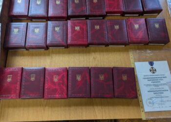 Сім’ям загиблих воїнів та пораненим захисникам із Звенигородщини вручили відзнаки