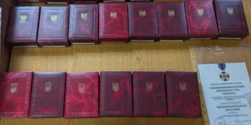 Сім’ям загиблих воїнів та пораненим захисникам із Звенигородщини вручили відзнаки