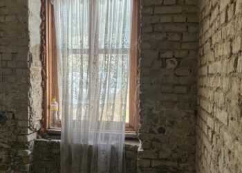 У будинку культури на Рівненщині з’явилася сучасна вбиральня та душова для спортсменів (ФОТО до та після)