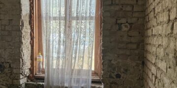 У будинку культури на Рівненщині з’явилася сучасна вбиральня та душова для спортсменів (ФОТО до та після)